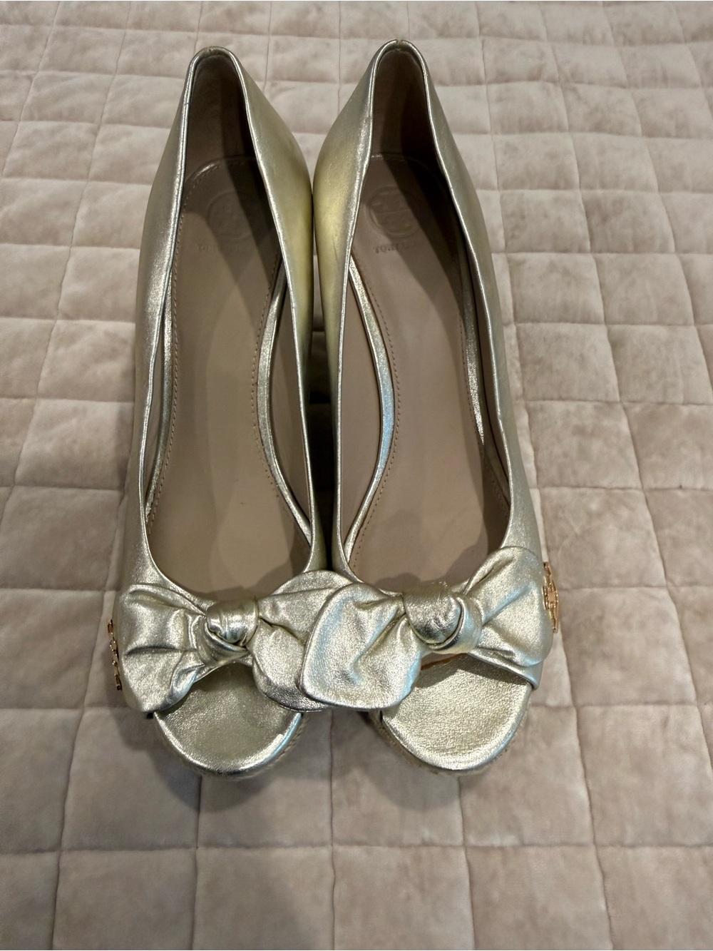 Tory Burch Women’s Metallic Gold Bow Peep-Toe Flats